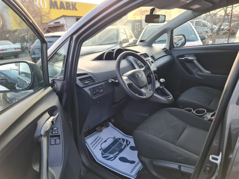 Toyota Verso КАТО ЧИСТО НОВА, снимка 11 - Автомобили и джипове - 47362433