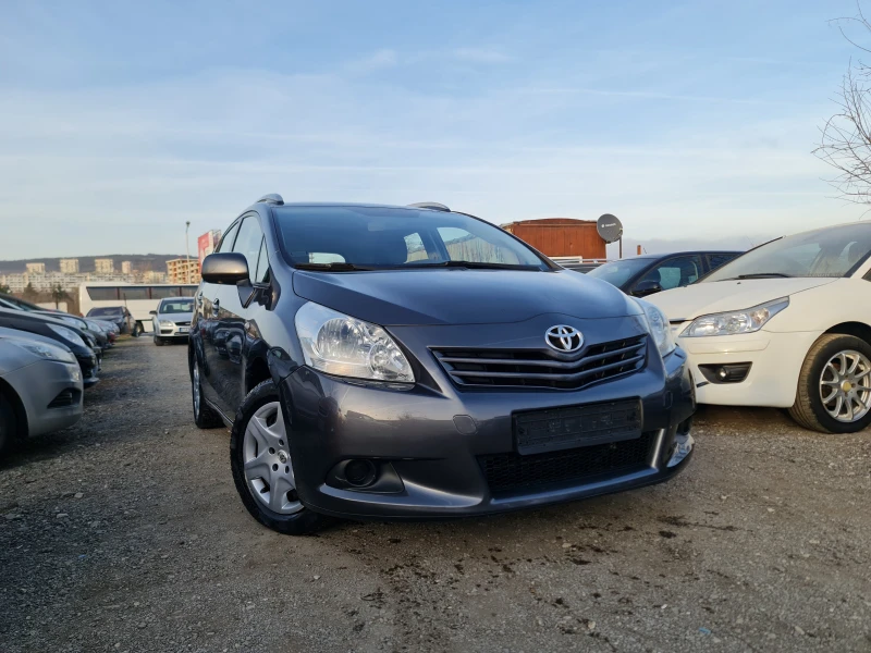 Toyota Verso КАТО ЧИСТО НОВА, снимка 3 - Автомобили и джипове - 47362433