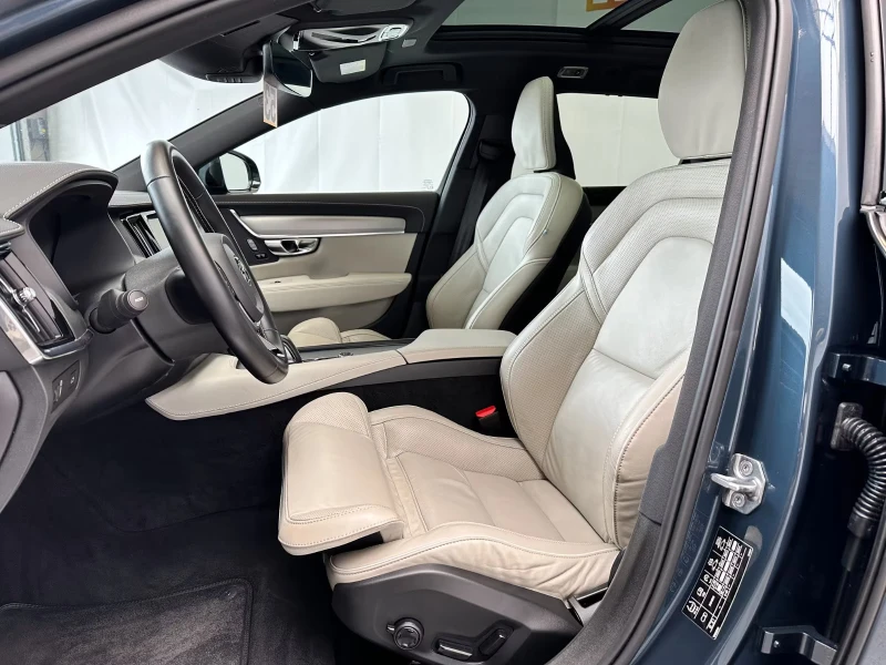 Volvo V90 R-DESIGN/197HP/B4/PANO/HUD/MEMO/360/NAVI/LED/306g, снимка 7 - Автомобили и джипове - 51681641
