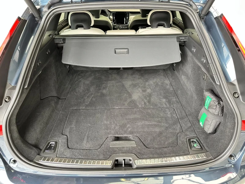 Volvo V90 R-DESIGN/197HP/B4/PANO/HUD/MEMO/360/NAVI/LED/306g, снимка 16 - Автомобили и джипове - 51681641