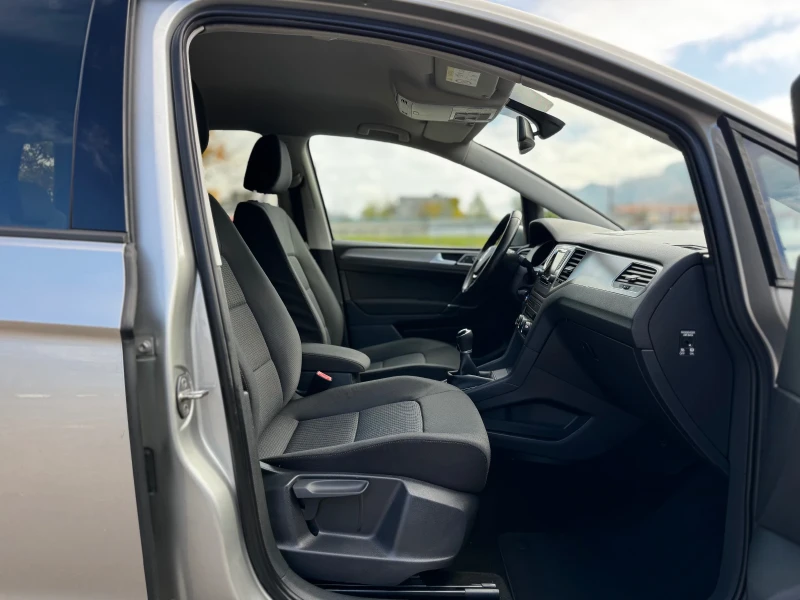 VW Golf Sportsvan 1.6TDI/ИТАЛИЯ, снимка 11 - Автомобили и джипове - 52214535