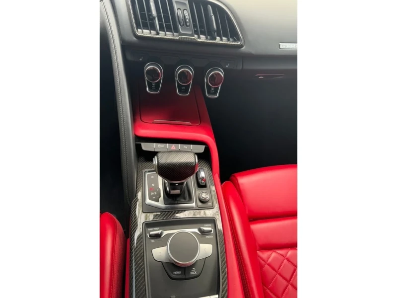 Audi R8 * 2dr Conv Spyder Auto V10 * CARFAX * ЦЕНА ДО БГ, снимка 11 - Автомобили и джипове - 52793909
