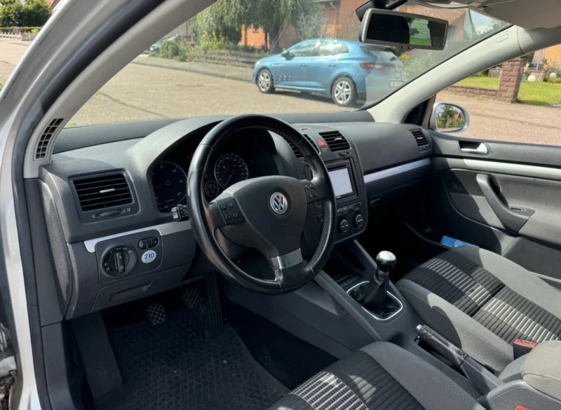 VW Golf, снимка 7 - Автомобили и джипове - 52876765