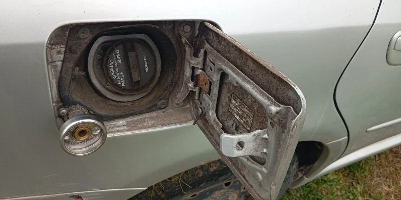 Subaru Legacy 2.0Gl, снимка 9 - Автомобили и джипове - 52878674