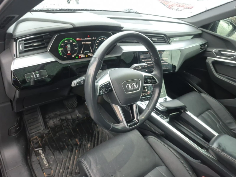 Audi E-Tron S Line/TECHNIK/Driver assistance/Cooled/2set tirеs, снимка 10 - Автомобили и джипове - 53536771