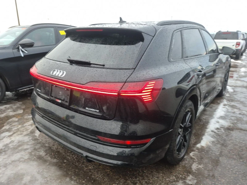 Audi E-Tron S Line/TECHNIK/Driver assistance/Cooled/2set tirеs, снимка 3 - Автомобили и джипове - 53536771