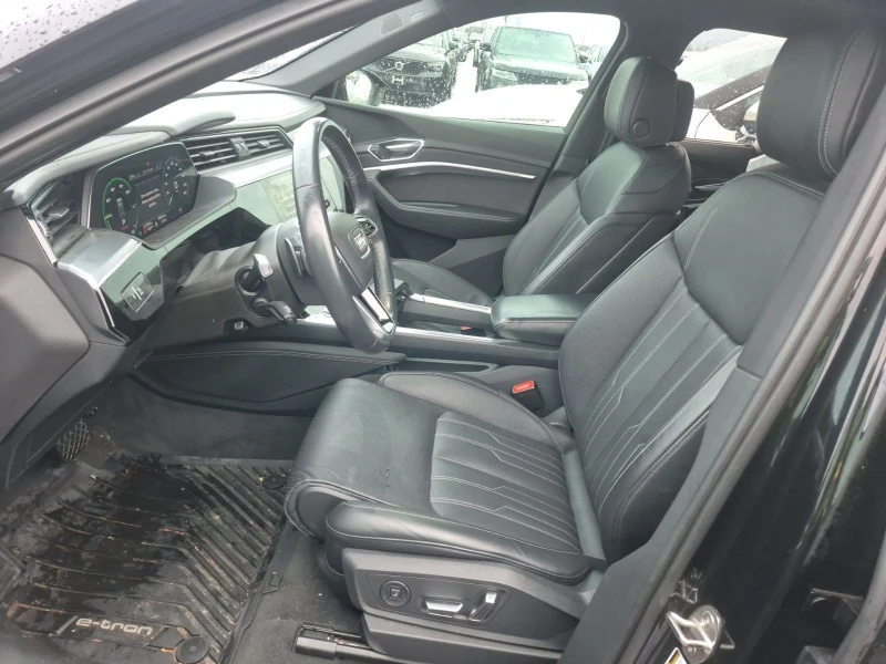 Audi E-Tron S Line/TECHNIK/Driver assistance/Cooled/2set tirеs, снимка 5 - Автомобили и джипове - 53536771