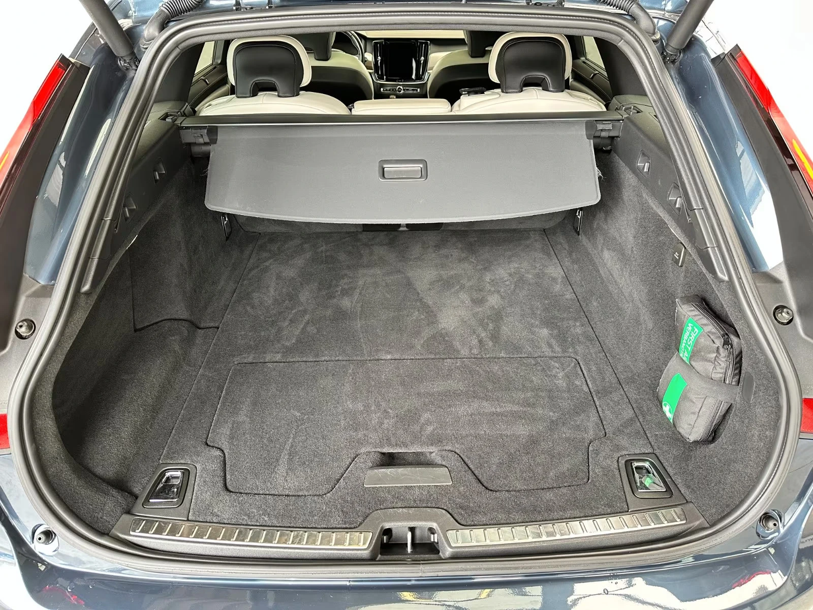 Volvo V90 R-DESIGN/197HP/B4/PANO/HUD/MEMO/360/NAVI/LED/306g | Mobile.bg   16