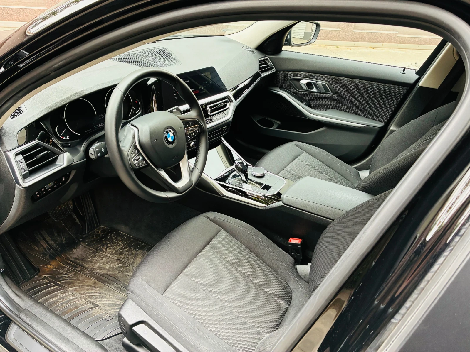 BMW 320 37000км!-купена от BMW в България-един собственик - изображение 9