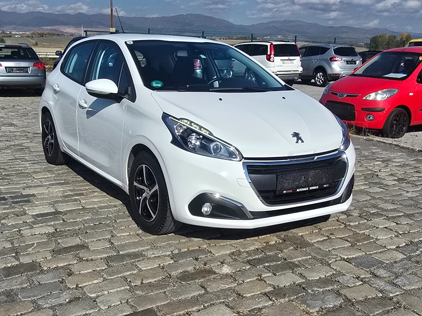 Peugeot 208 1.2i 133000 км. EURO 6B - изображение 3