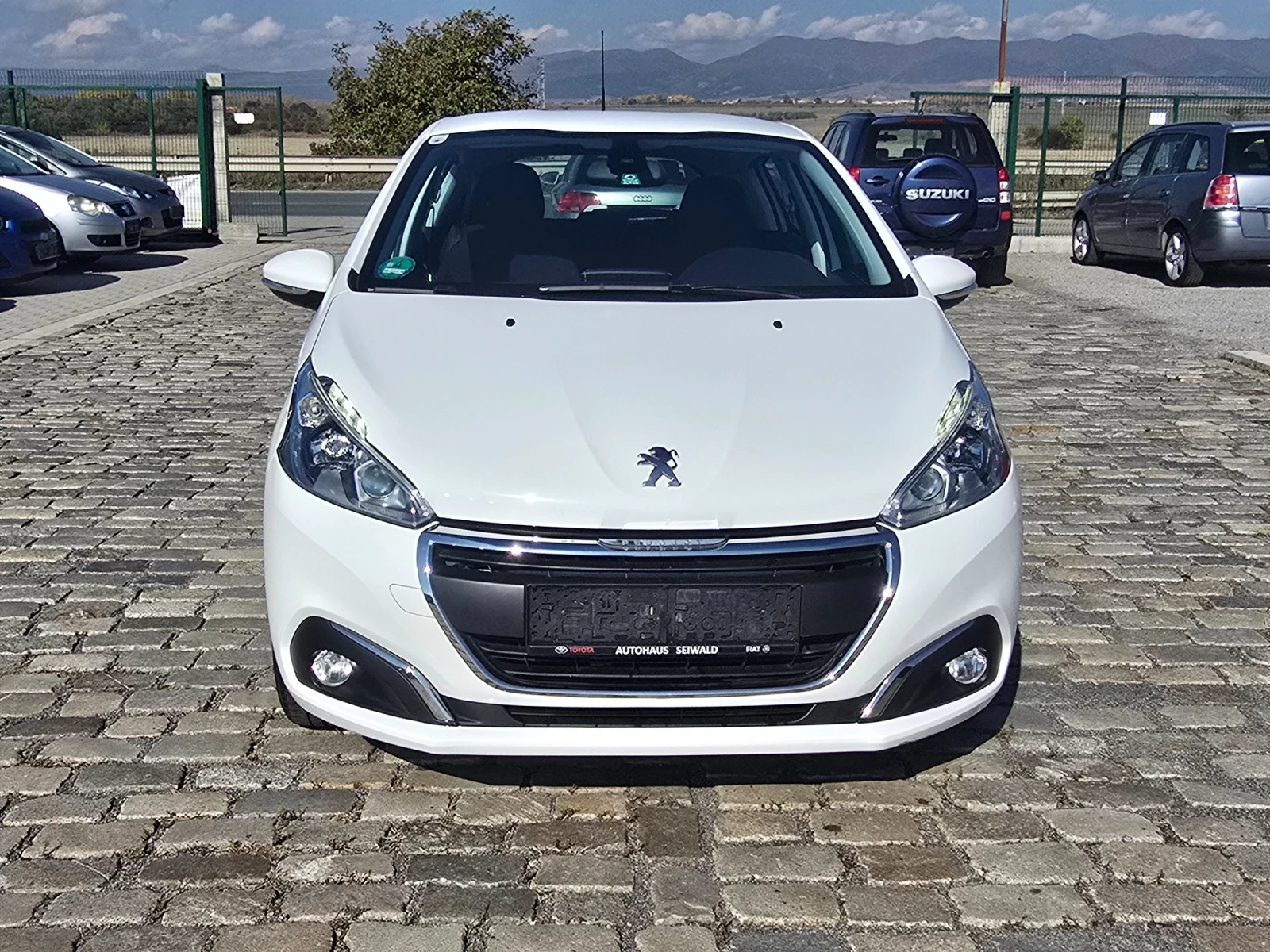 Peugeot 208 1.2i 133000 км. EURO 6B - изображение 2