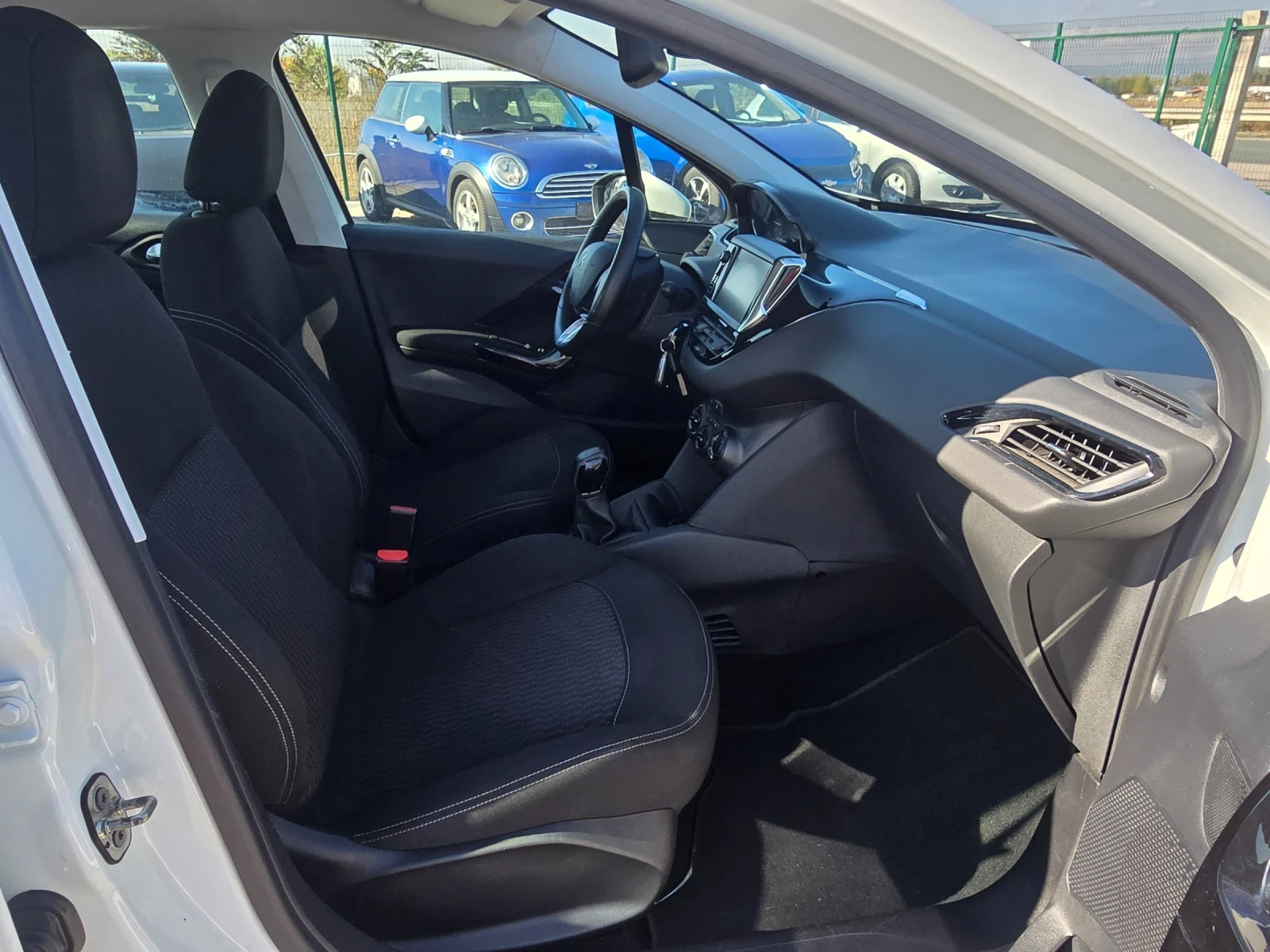 Peugeot 208 1.2i 133000 . EURO 6B | Mobile.bg   11