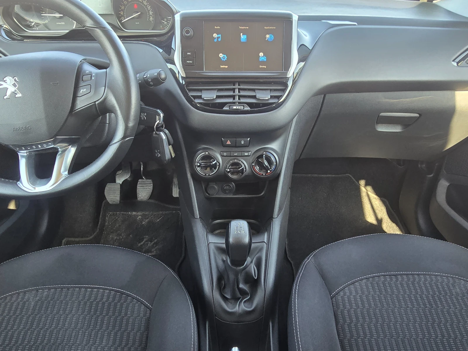 Peugeot 208 1.2i 133000 . EURO 6B | Mobile.bg   14