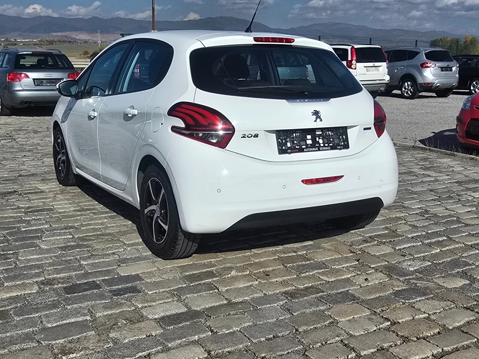 Peugeot 208 1.2i 133000 км. EURO 6B - изображение 5