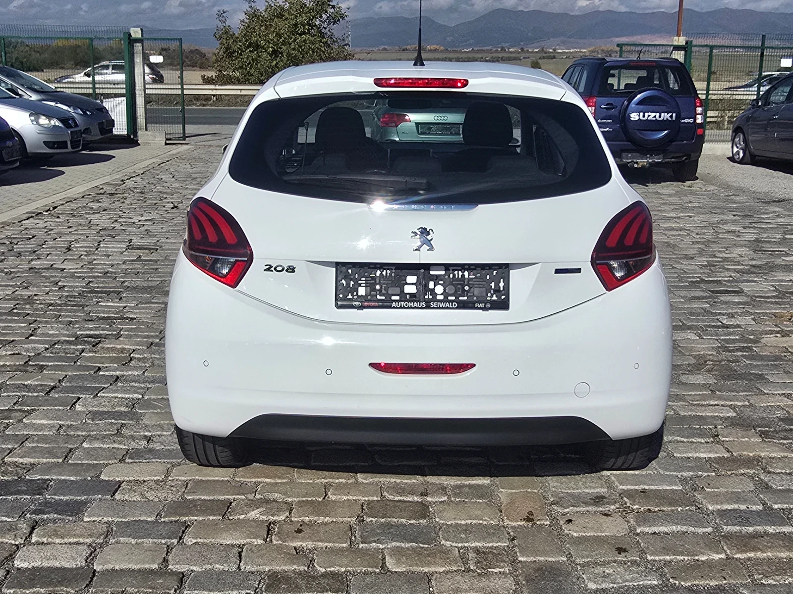 Peugeot 208 1.2i 133000 км. EURO 6B - изображение 6