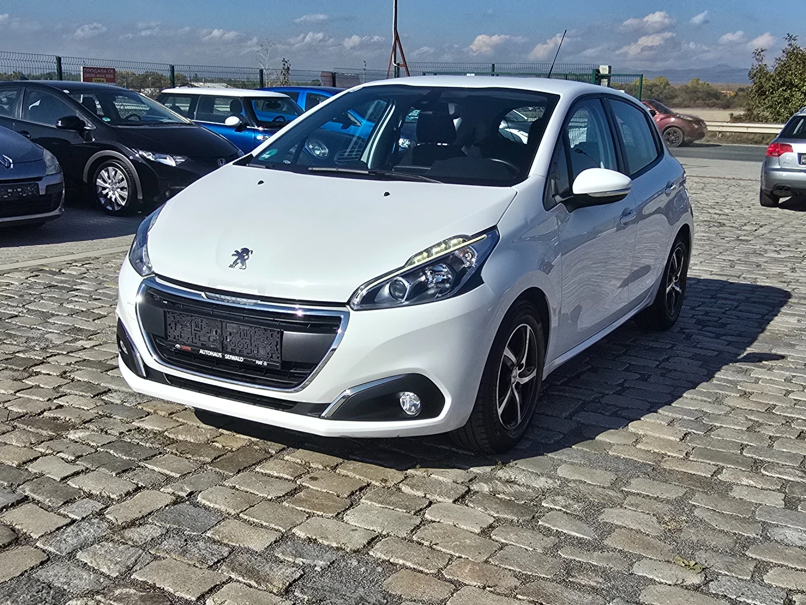 Peugeot 208 1.2i 133000 . EURO 6B | Mobile.bg   1