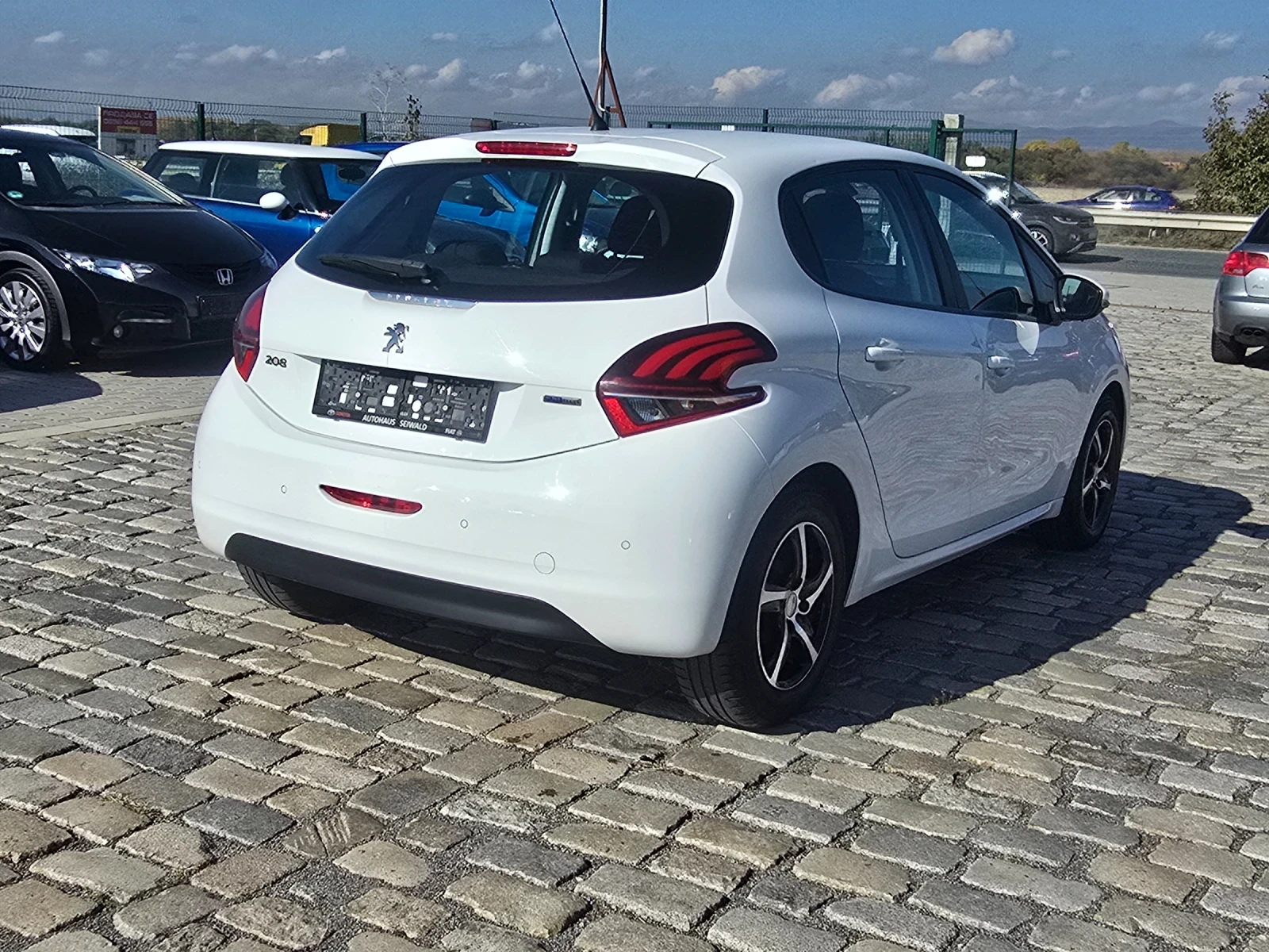 Peugeot 208 1.2i 133000 км. EURO 6B - изображение 7