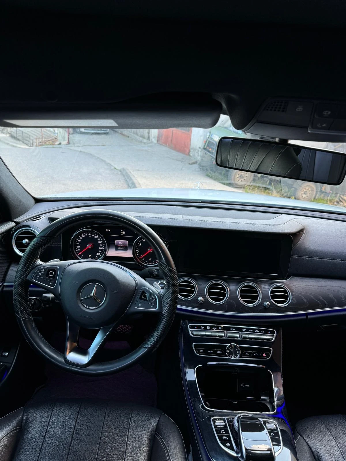 Mercedes-Benz E 300 Уникат. Всичко оригинално. От първи собственик.  - изображение 9