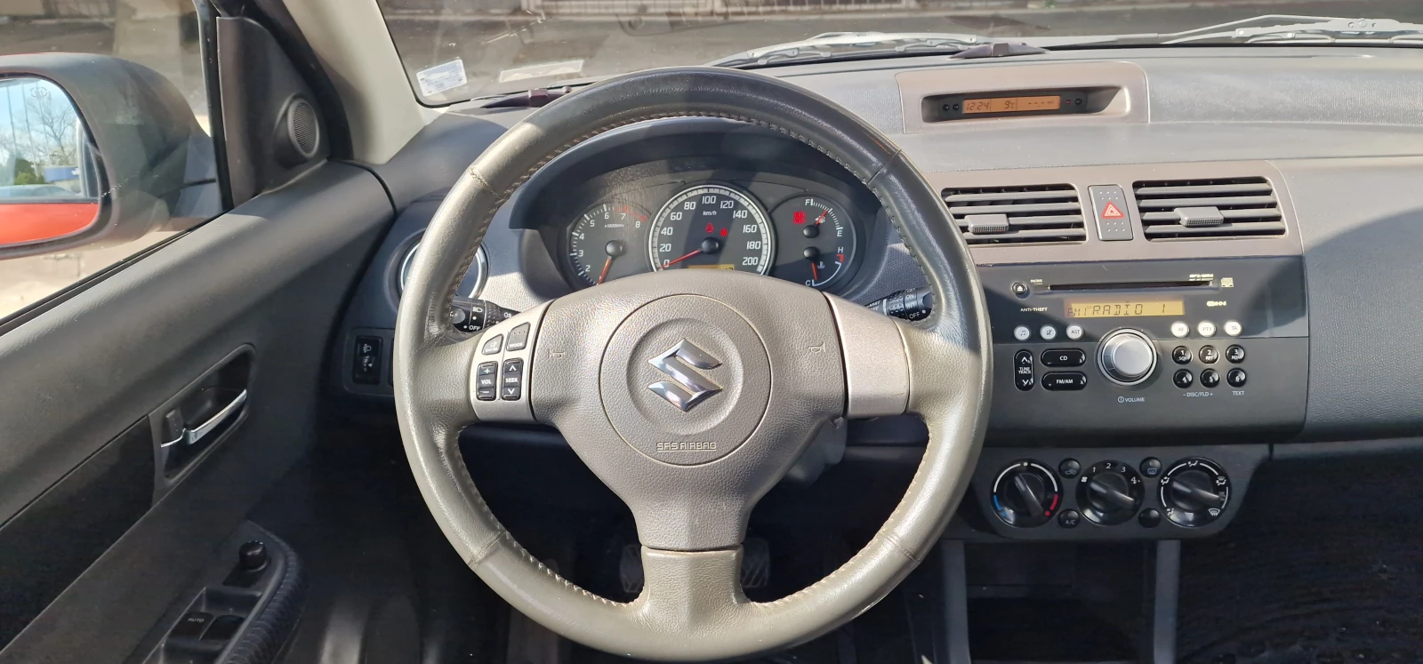 Suzuki Swift 1.3i 92K.C. / КЛИМАТИК /, снимка 12 - Автомобили и джипове - 53724381
