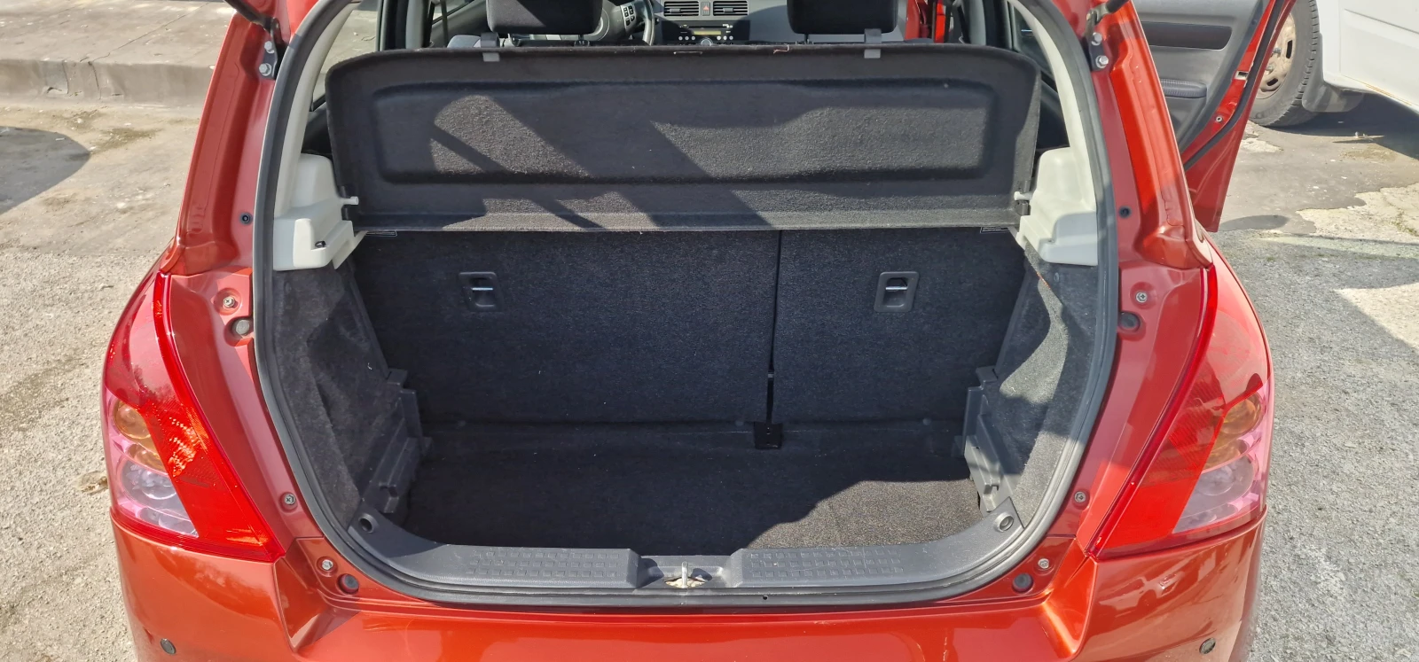 Suzuki Swift 1.3i 92K.C. / КЛИМАТИК /, снимка 9 - Автомобили и джипове - 53724381