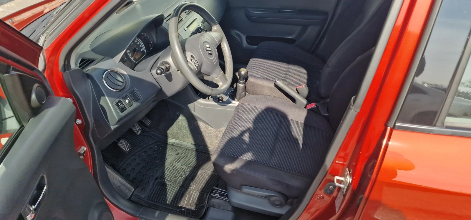 Suzuki Swift 1.3i 92K.C. / КЛИМАТИК /, снимка 8 - Автомобили и джипове - 53724381