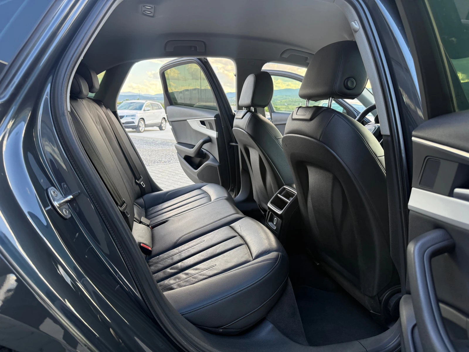 Audi A4 2.0TDI RS4 Собствен лизинг !!!, снимка 11 - Автомобили и джипове - 54068294