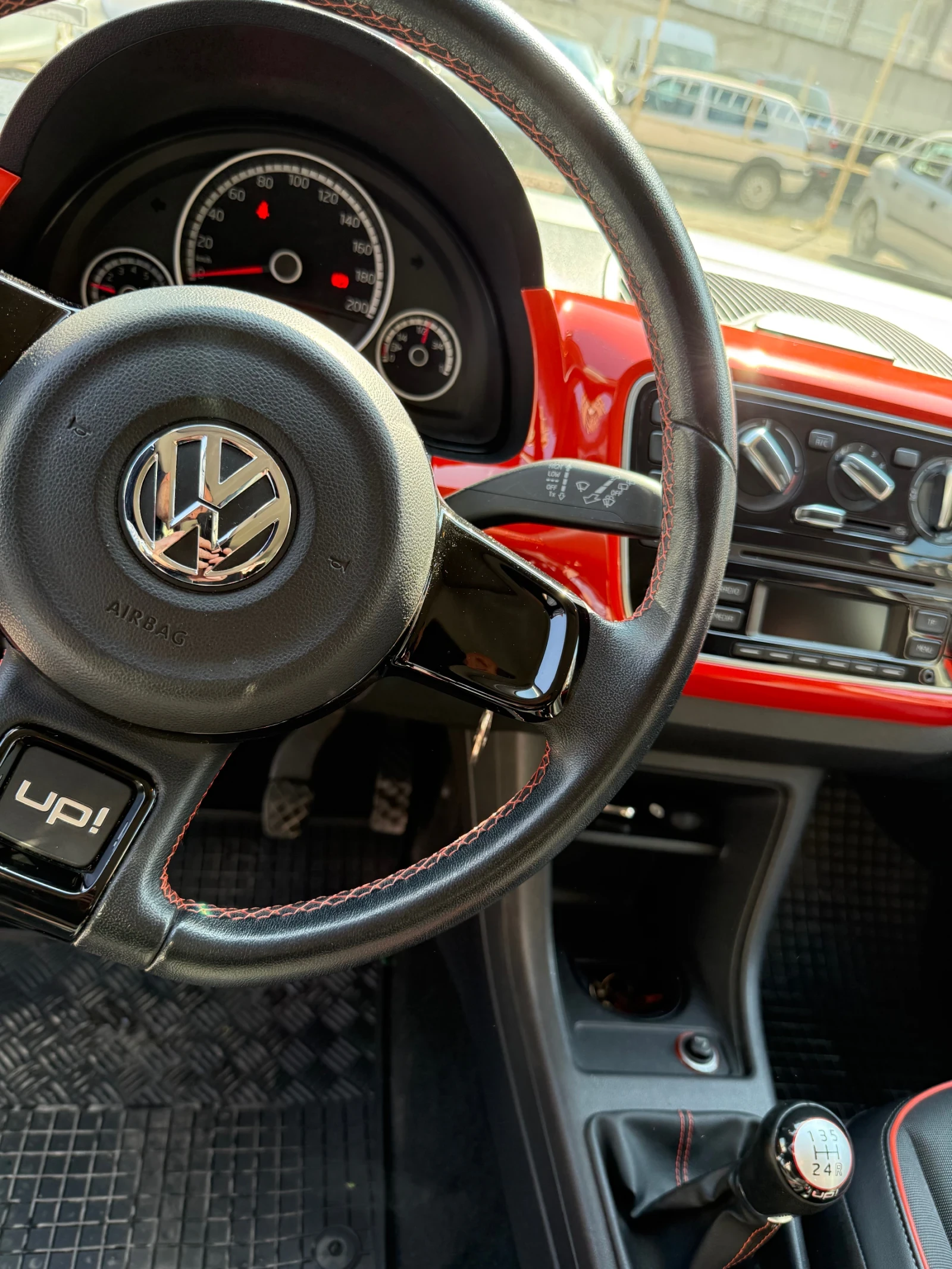 VW Up, снимка 5 - Автомобили и джипове - 54082046