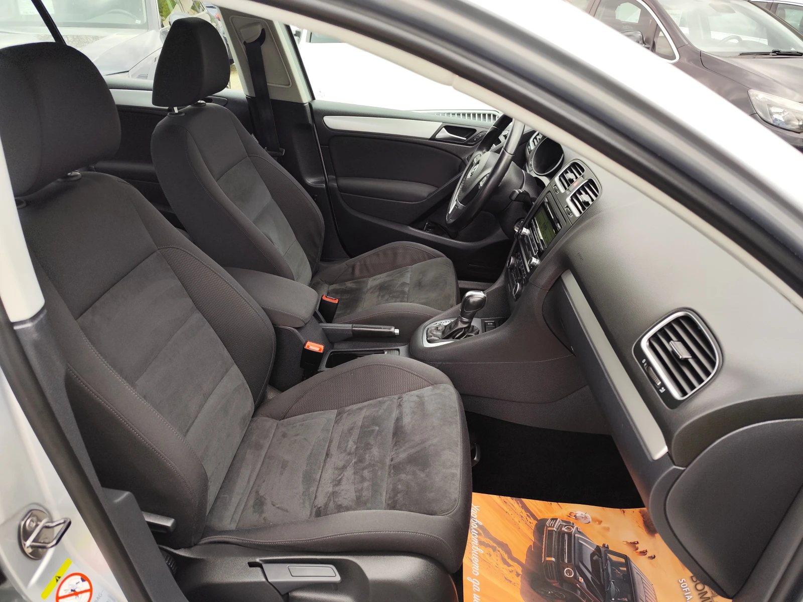 VW Golf 1.6TDi* KLIMA* EBPO 5A* * , снимка 12 - Автомобили и джипове - 54379544