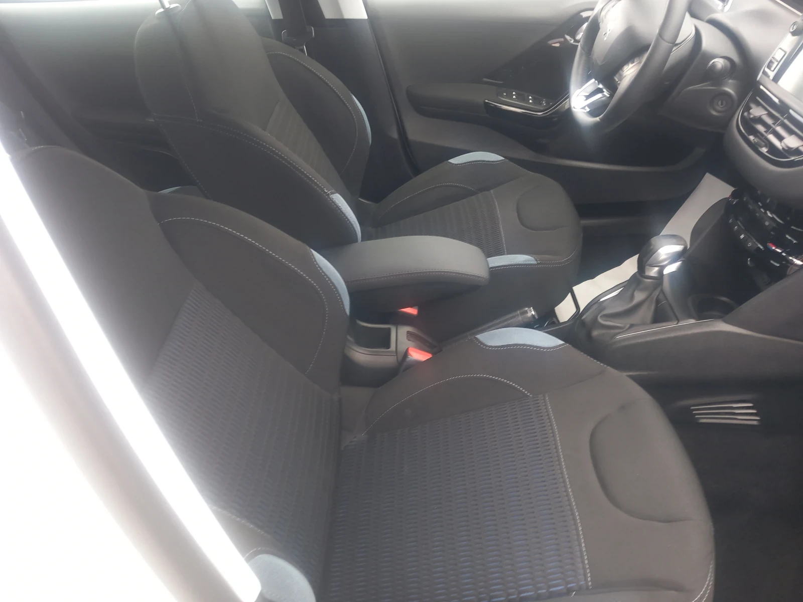 Peugeot 208 1.4HDI, снимка 7 - Автомобили и джипове - 55213137