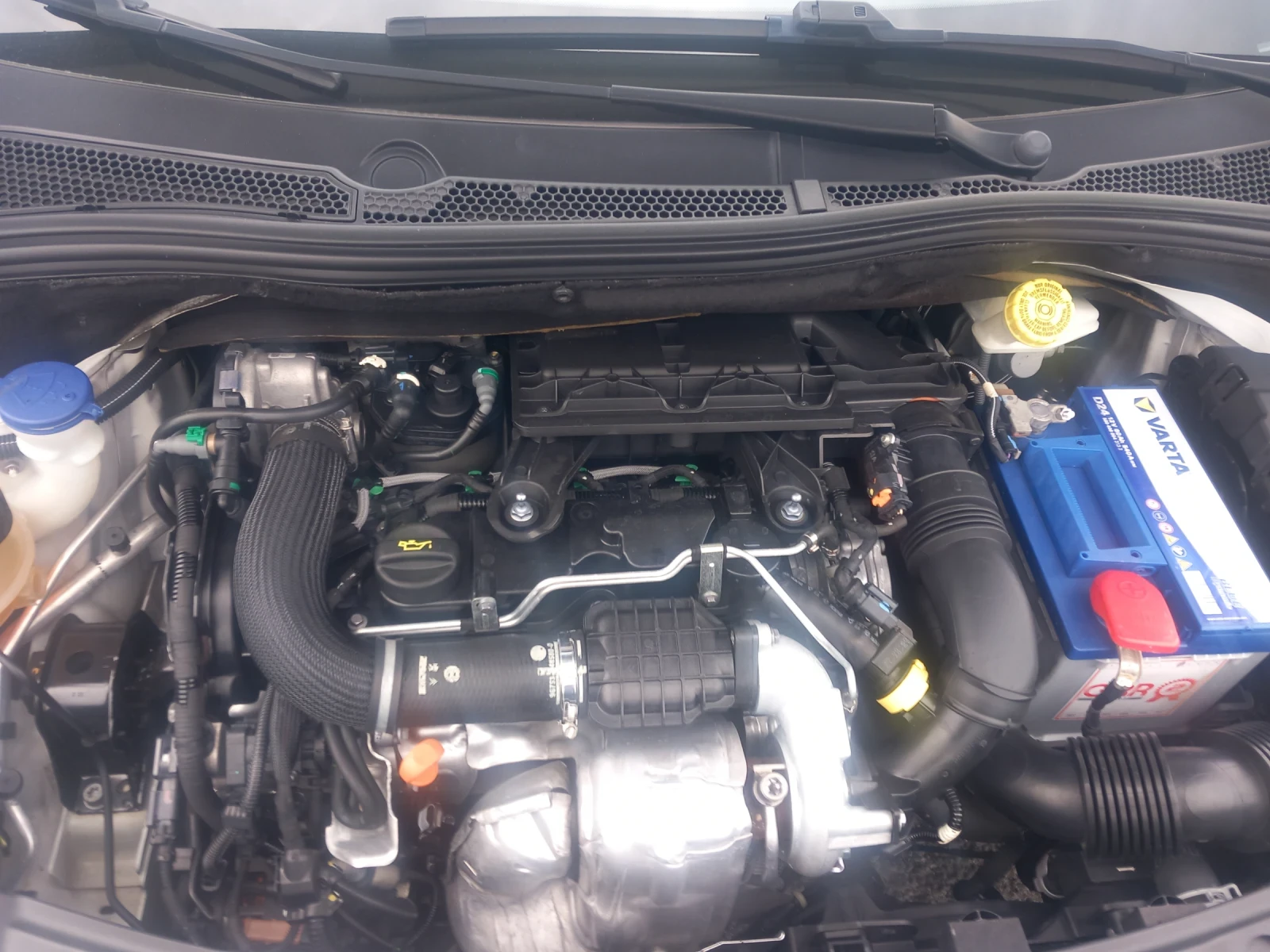 Peugeot 208 1.4HDI, снимка 11 - Автомобили и джипове - 55213137