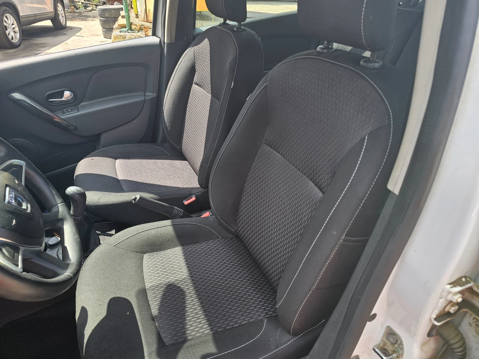 Dacia Logan 1.2 кубика, 4 цилиндъра, Face, снимка 6 - Автомобили и джипове - 55493182