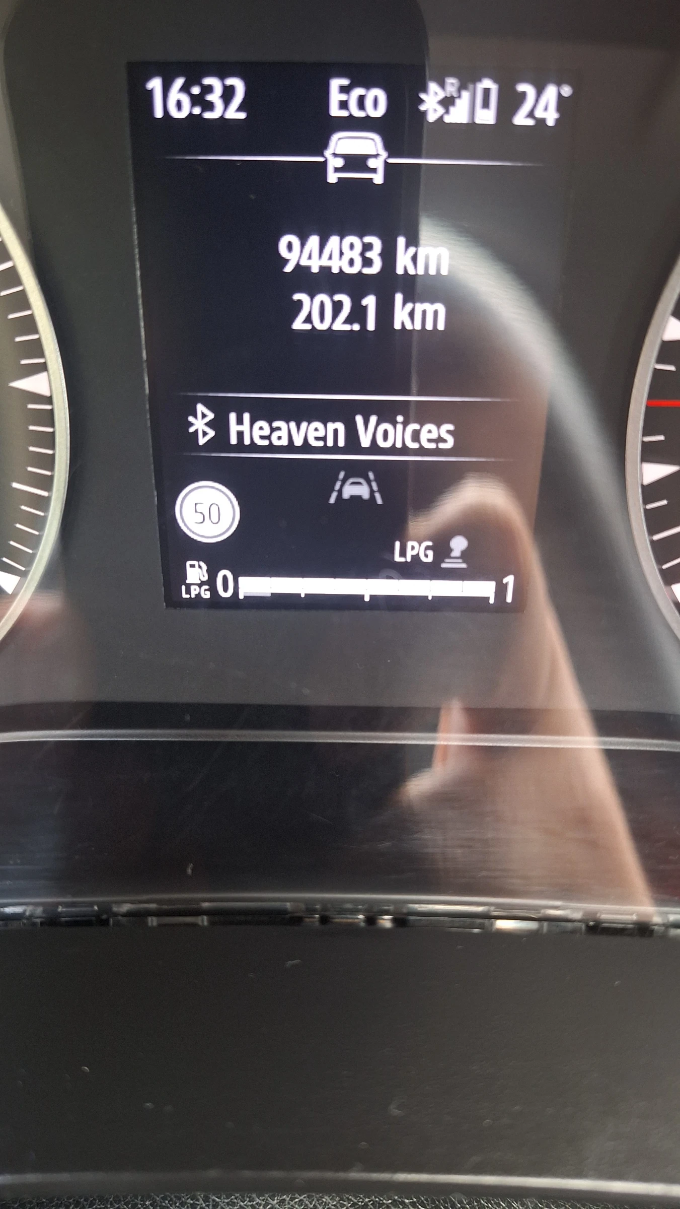 Dacia Logan, снимка 10 - Автомобили и джипове - 56073753
