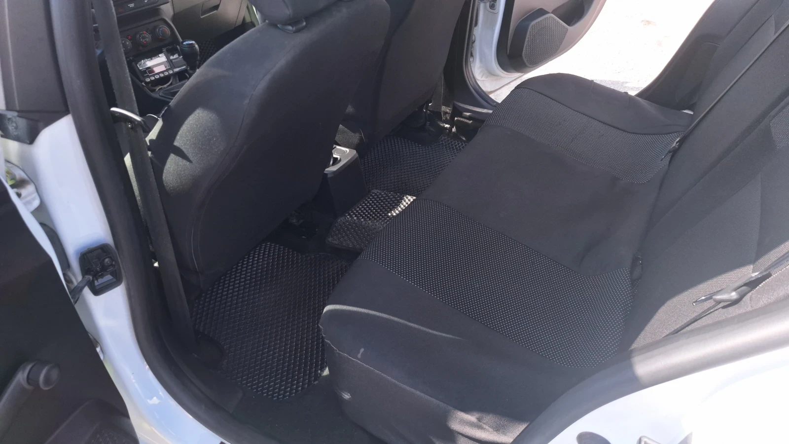 Dacia Logan, снимка 9 - Автомобили и джипове - 56073753