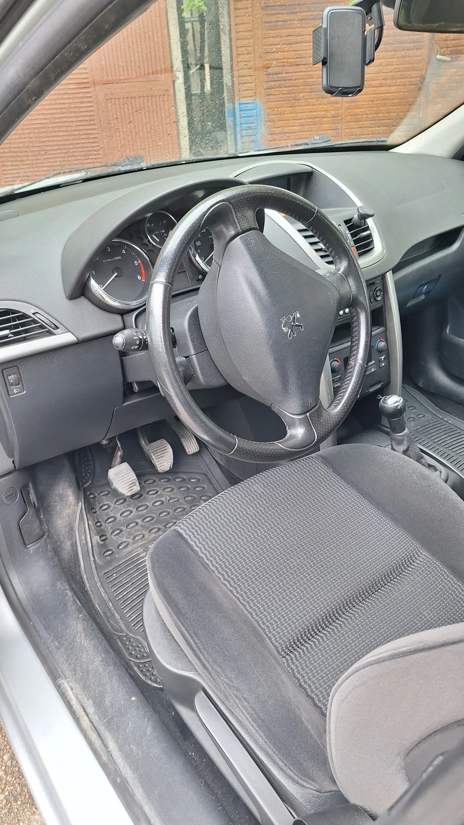 Peugeot 207, снимка 12 - Автомобили и джипове - 56686617