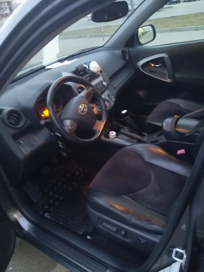 Toyota Rav4, снимка 13 - Автомобили и джипове - 43347220