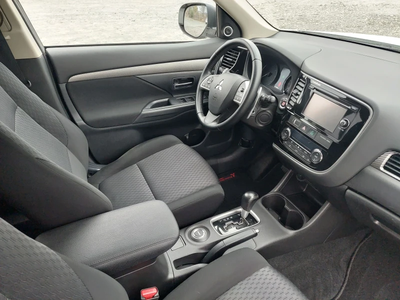 Mitsubishi Outlander 2.2DID, AUTO, NAVI, 4X4, 7места, снимка 9 - Автомобили и джипове - 47847970