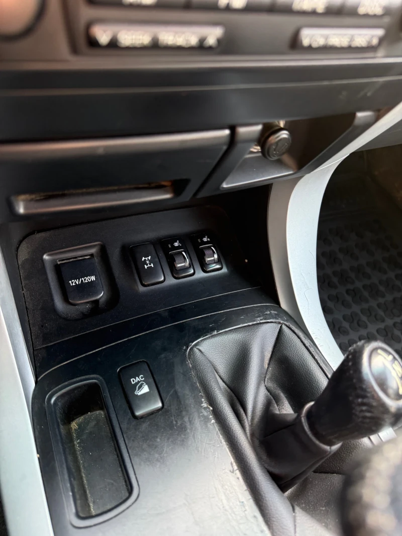 Toyota Land cruiser 3.0 D4D, снимка 12 - Автомобили и джипове - 53524483