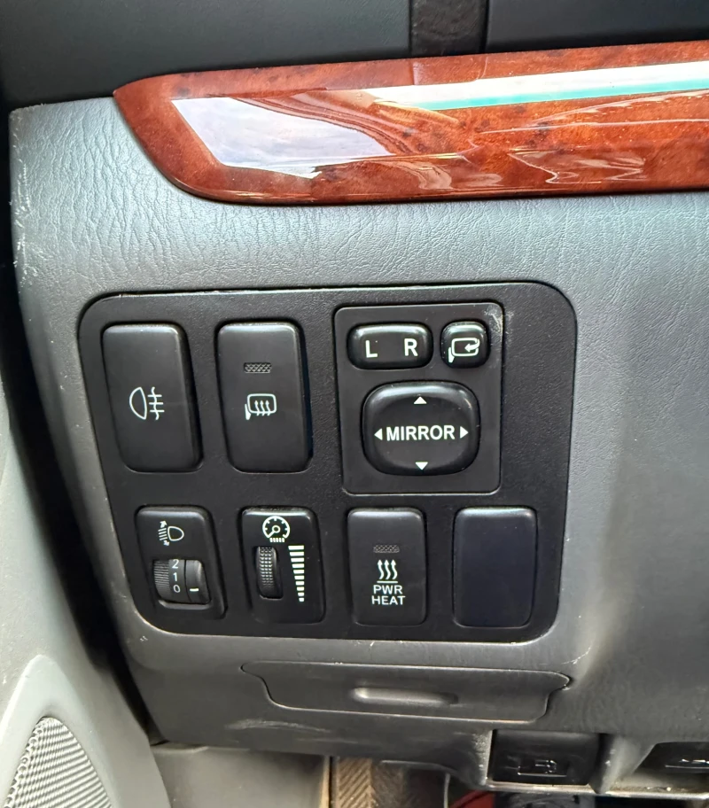 Toyota Land cruiser 3.0 D4D, снимка 11 - Автомобили и джипове - 53524483