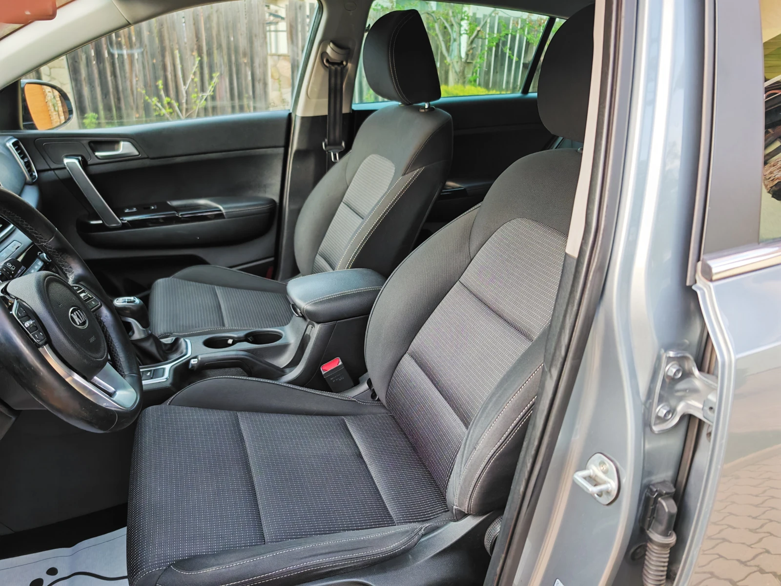 Kia Sportage 1.6 CRDI-HYBRID - изображение 8