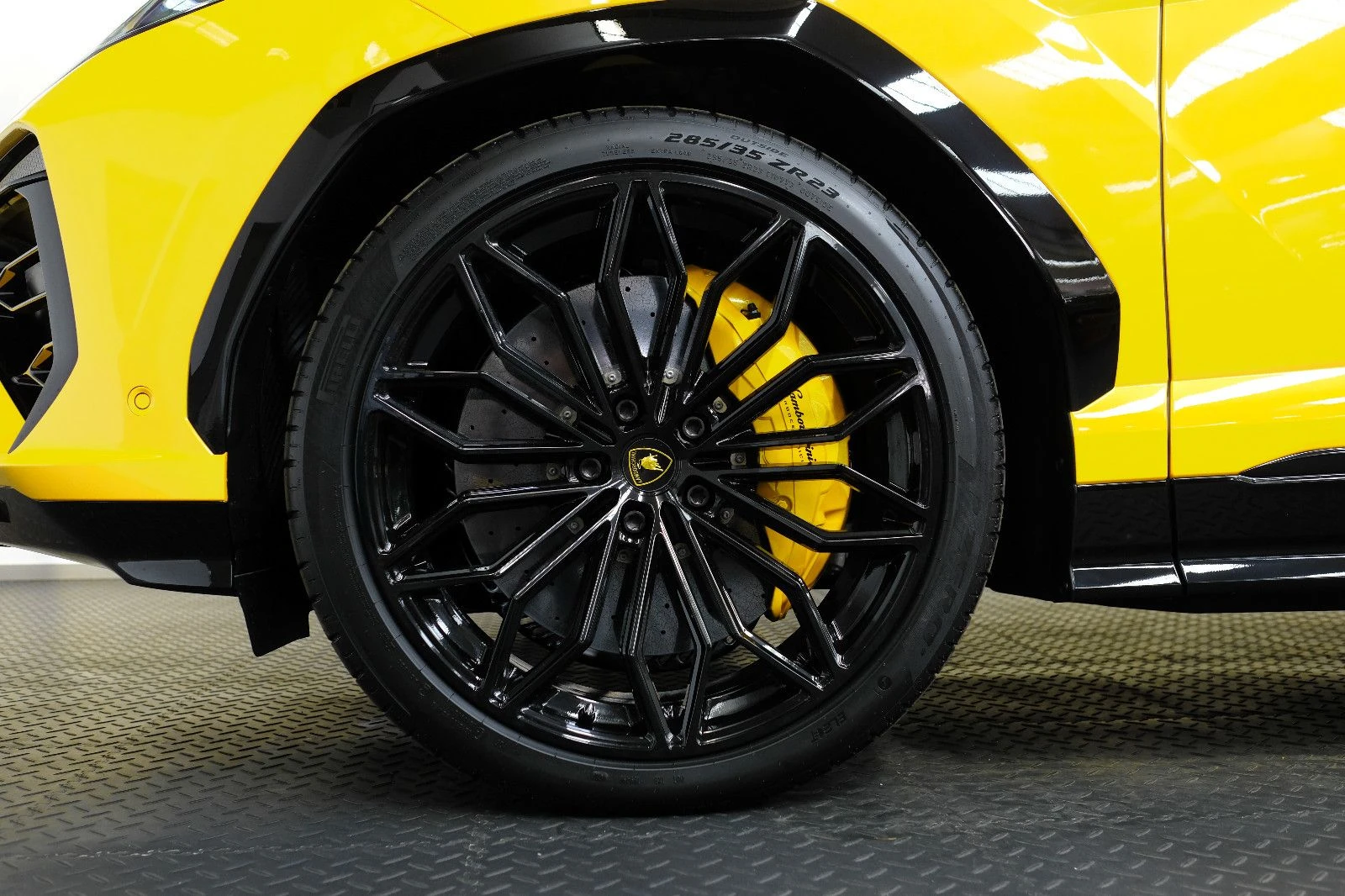 Lamborghini Urus SE/FACELIFT/PLUG-IN/CERAMIC/CARBON/B&O/PANO/STYLE/ - изображение 4