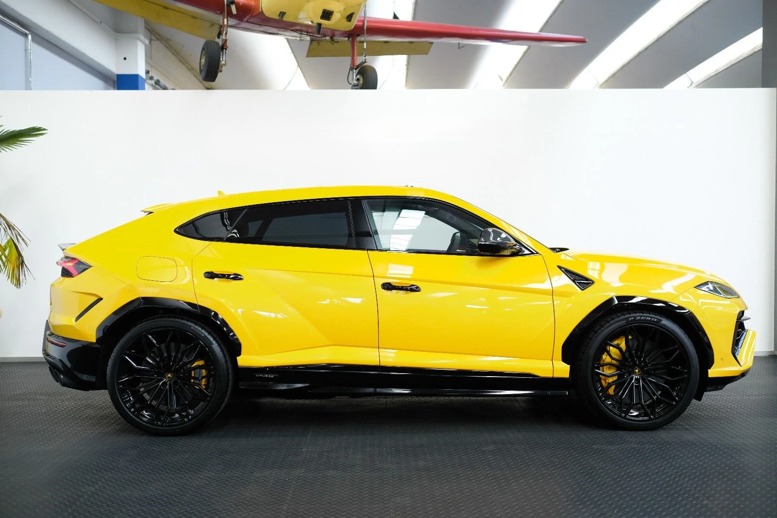 Lamborghini Urus SE/FACELIFT/PLUG-IN/CERAMIC/CARBON/B&O/PANO/STYLE/ - изображение 3