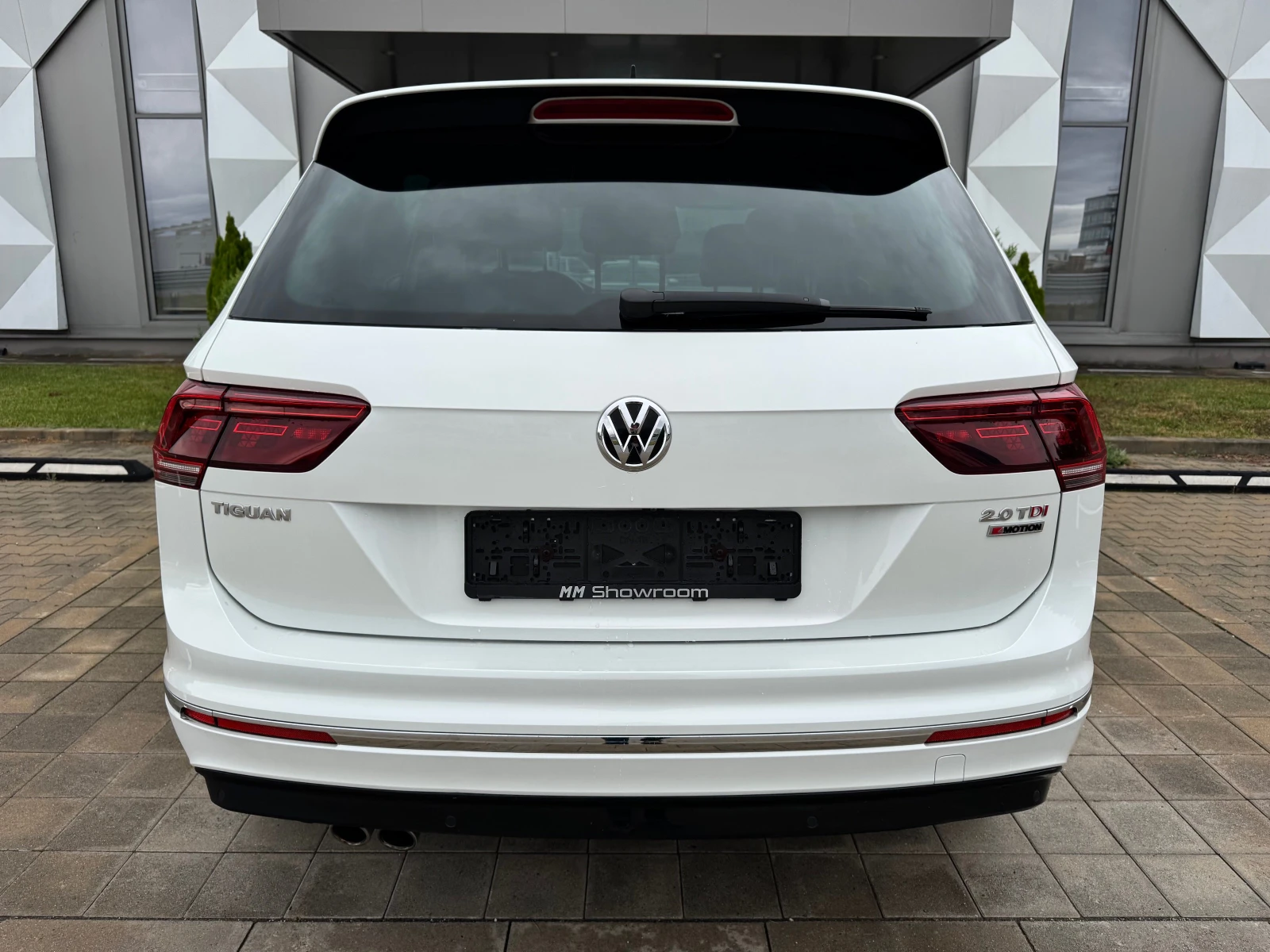 VW Tiguan R-LINE-DIGITAL-190-КС-4X4-KEY-GO-ДИСТРОНИК-КАМЕРА- - изображение 6