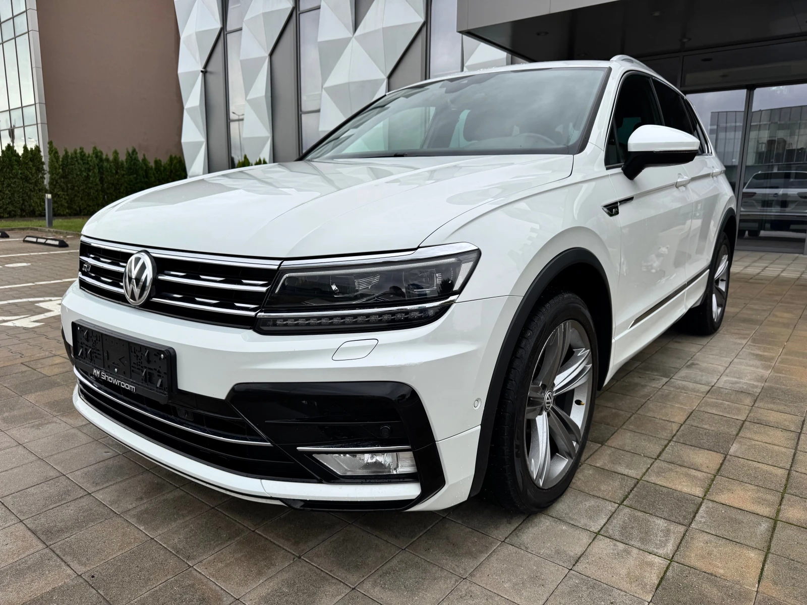 VW Tiguan R-LINE-DIGITAL-190--4X4-KEY-GO--- | Mobile.bg   1