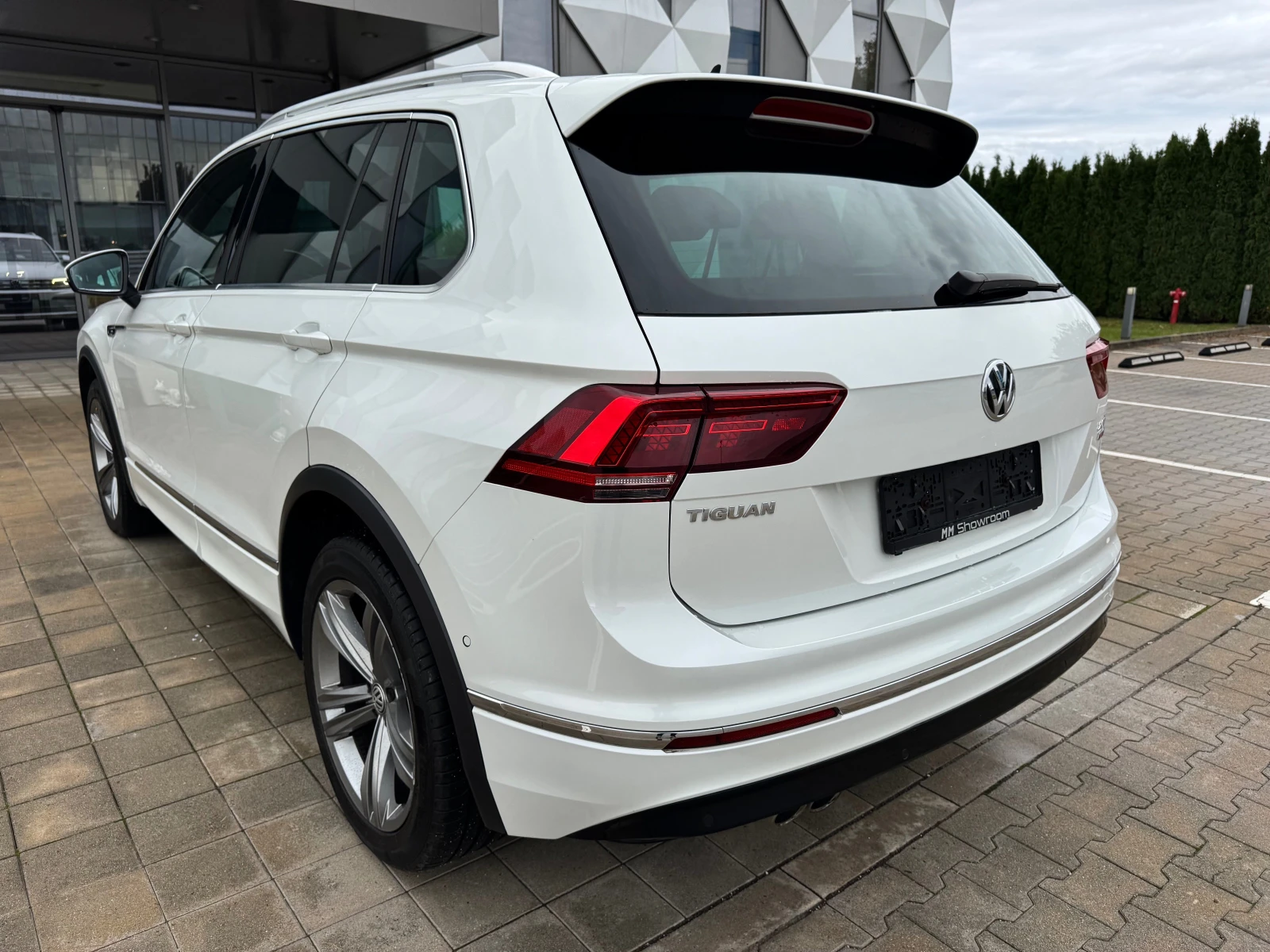 VW Tiguan R-LINE-DIGITAL-190-КС-4X4-KEY-GO-ДИСТРОНИК-КАМЕРА- - изображение 7