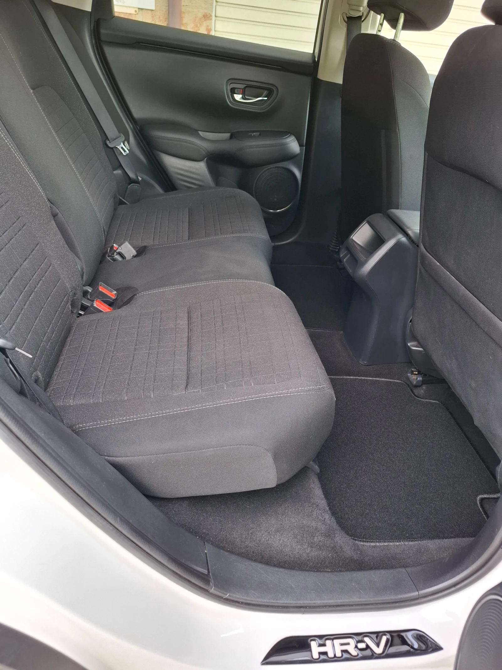 Honda Hr-v 2.0i 2WD, снимка 8 - Автомобили и джипове - 54985509