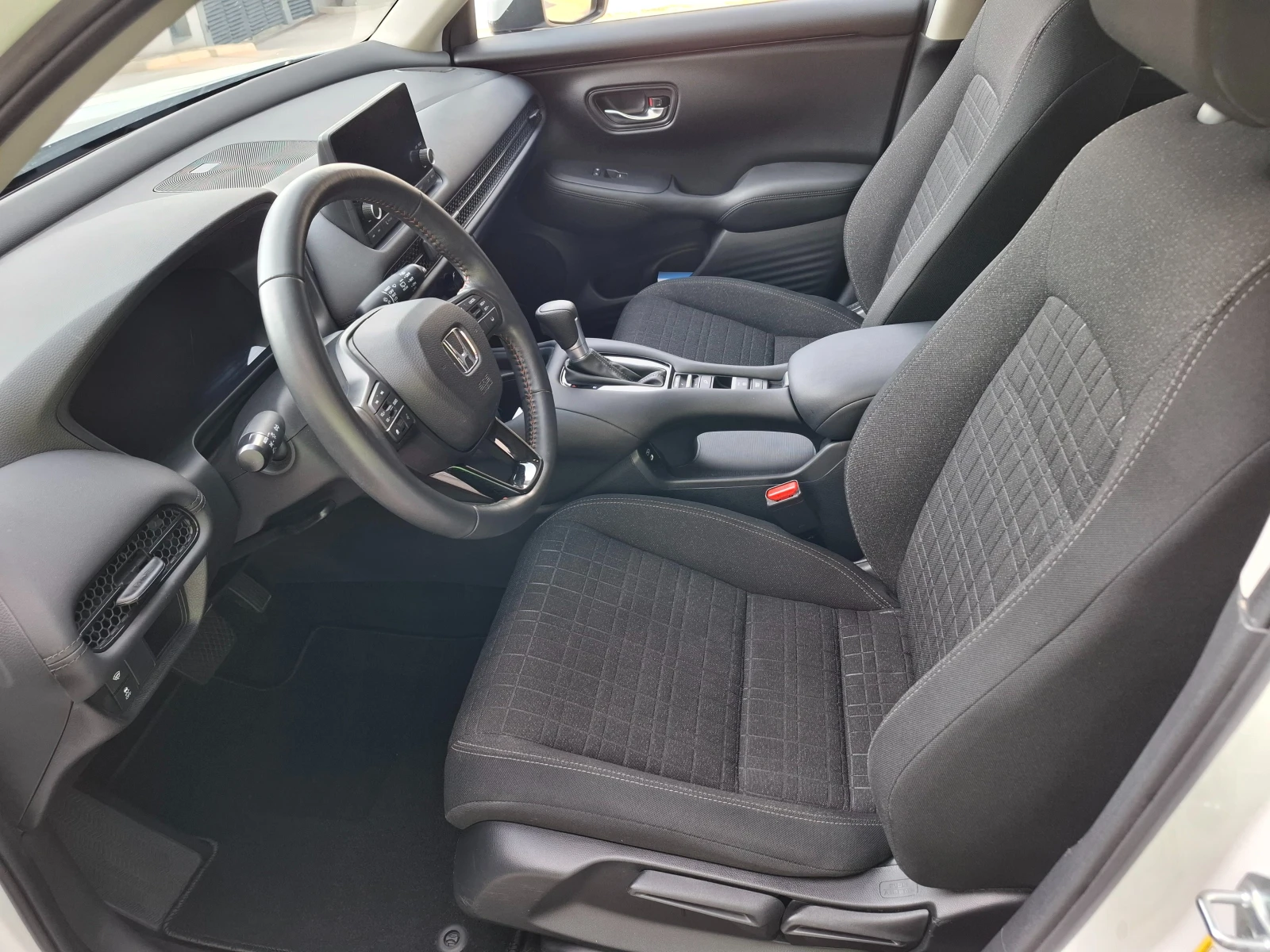 Honda Hr-v 2.0i 2WD, снимка 6 - Автомобили и джипове - 54985509