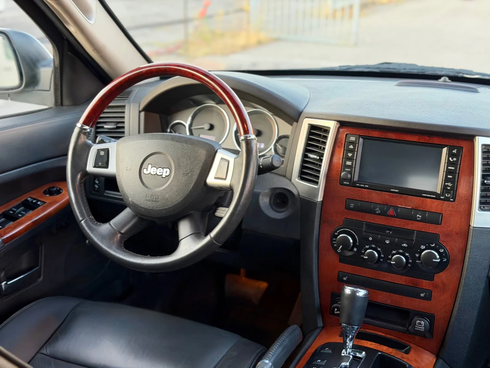 Jeep Grand cherokee 3.0Crd Overland Face 148хил Км Като Нов!, снимка 10 - Автомобили и джипове - 55631402
