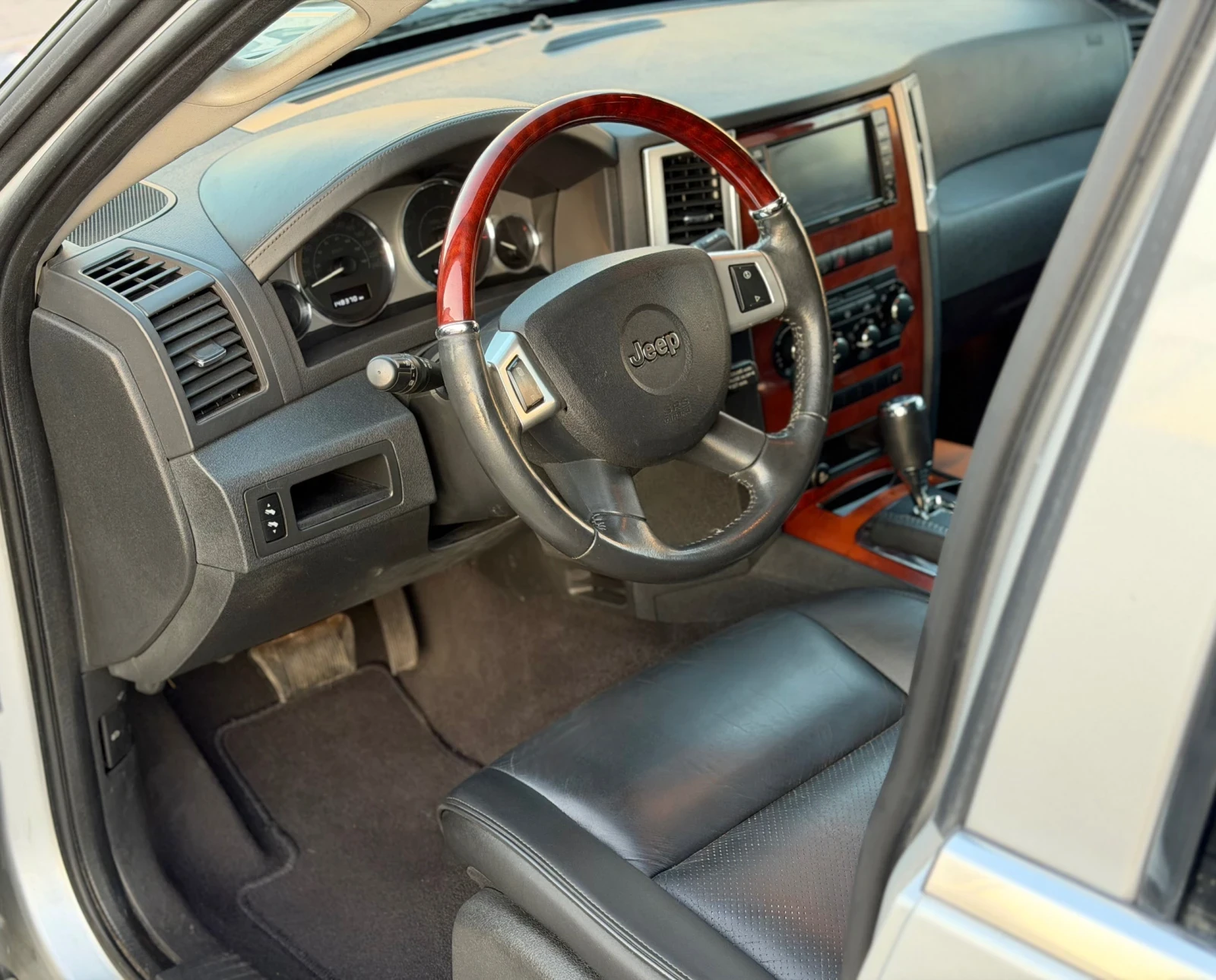 Jeep Grand cherokee 3.0Crd Overland Face 148хил Км Като Нов!, снимка 5 - Автомобили и джипове - 55631402