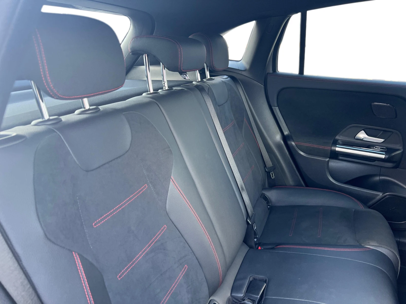 Mercedes-Benz GLA 250 4MATIC, снимка 12 - Автомобили и джипове - 55636074