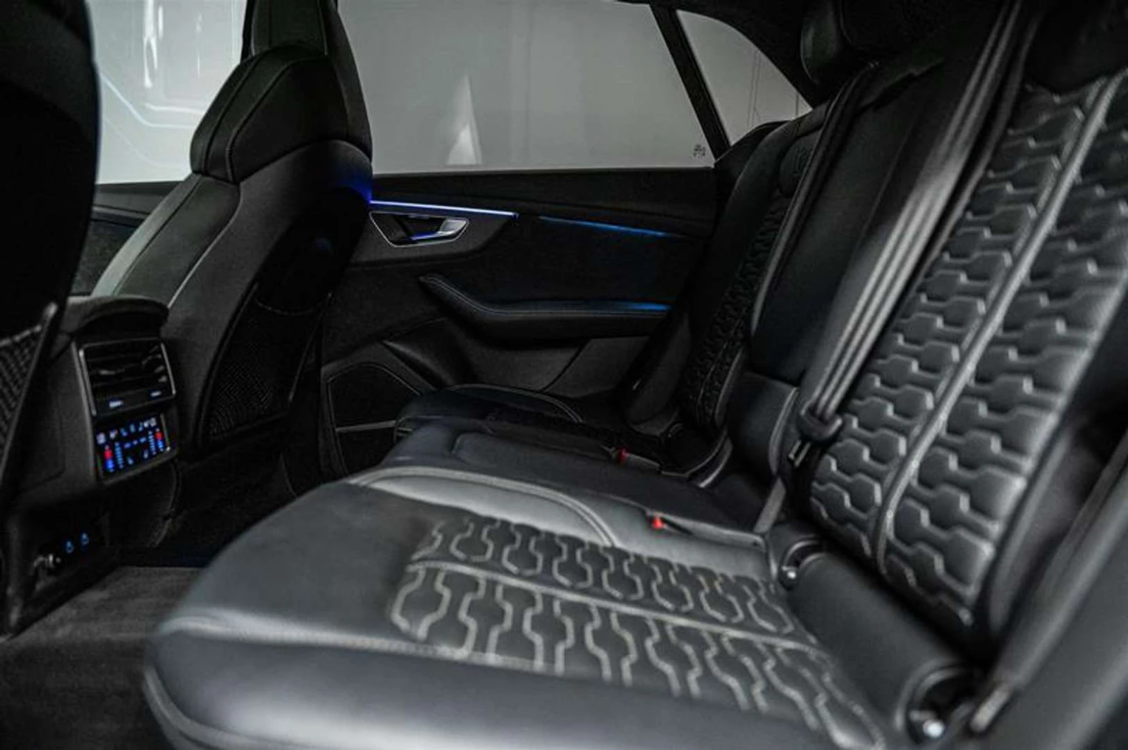 Audi RSQ8, снимка 9 - Автомобили и джипове - 56115196